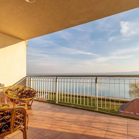 Kek Hullam By Bltn アパート