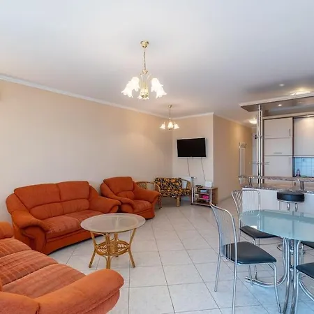 Kek Hullam By Bltn Apartman